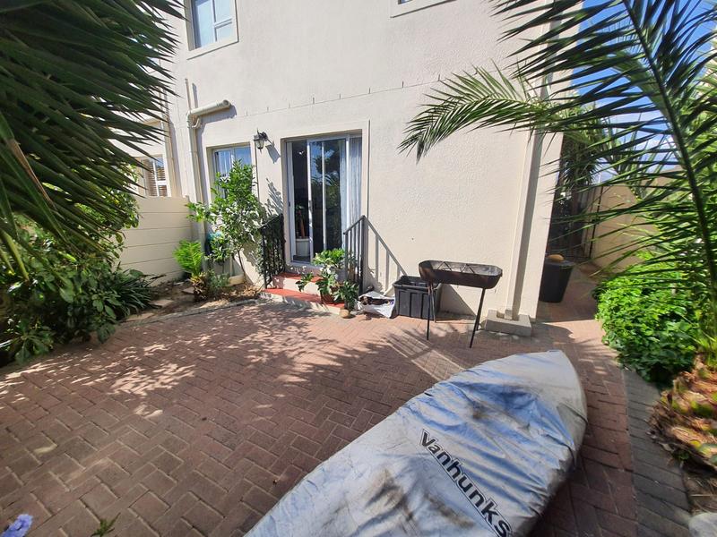 2 Bedroom Property for Sale in Gordons Bay Western Cape